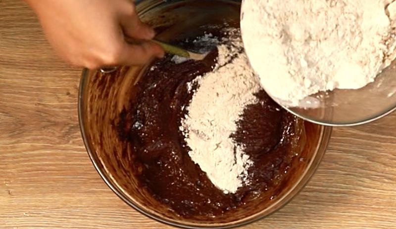 Add-flour-to-the-mix