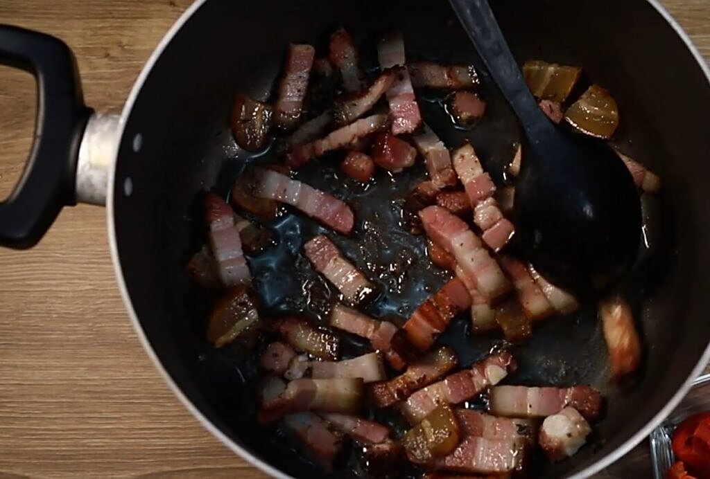 varza-se-prajeste-bacon-cu-cimbru